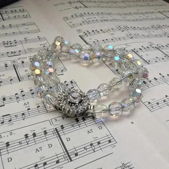 Elegant Crystal Beaded Necklace - Picture 3 of 14